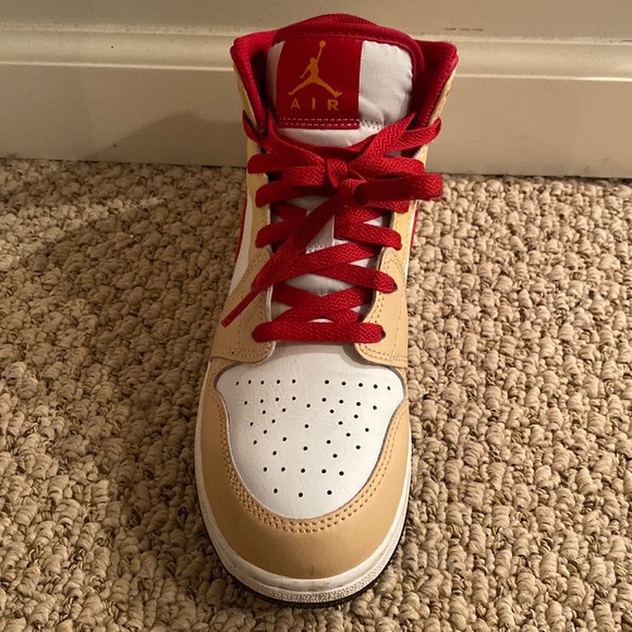 Jordan 1 Mid White Onyx Light Curry